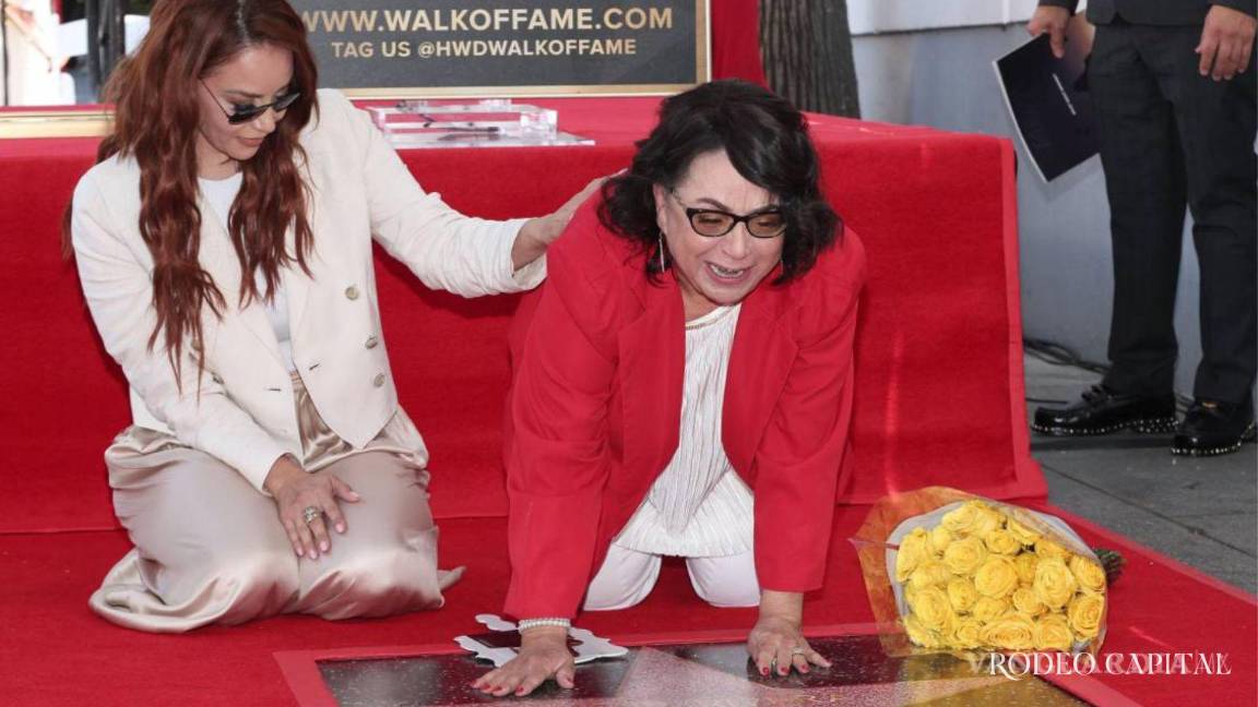 ¡Dolor de madre! Se desploma en llanto madre de Jenni Rivera en develación de su estrella en Hollywood ¡Dolor de madre! Se desploma en llanto madre de Jenni Rivera en develación de su estrella en Hollywood