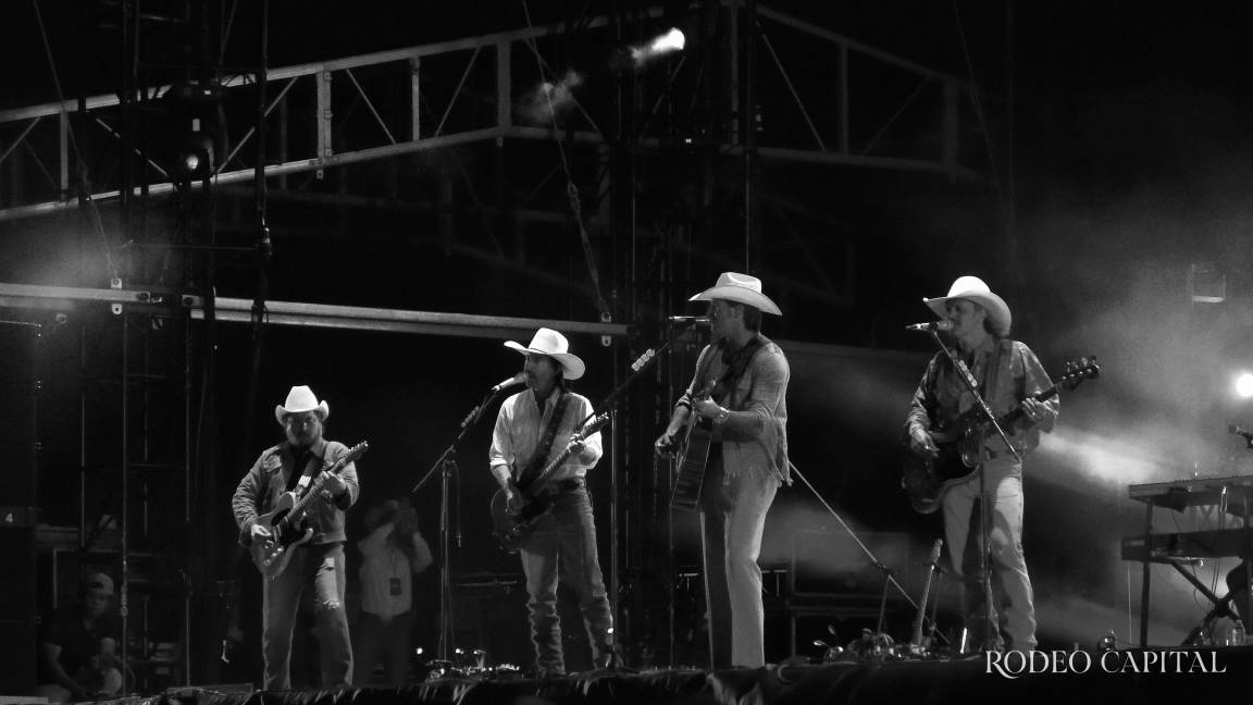 Pone el country un gran ambiente de fiesta en el Ahuestern Fest Pone el country un gran ambiente de fiesta en el Ahuestern Fest