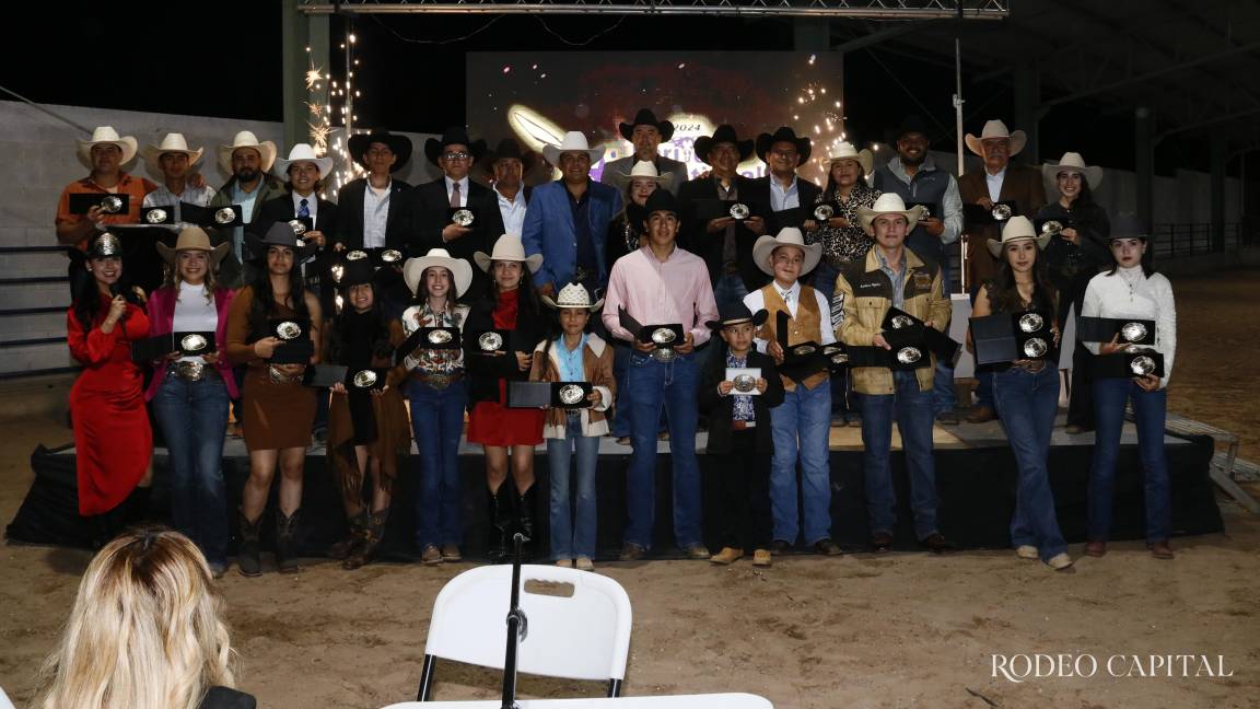 Arrasan Andrea Gloria y Emiliano Nájera en premios regionales de rodeo Arrasan Andrea Gloria y Emiliano Nájera en premios regionales de rodeo