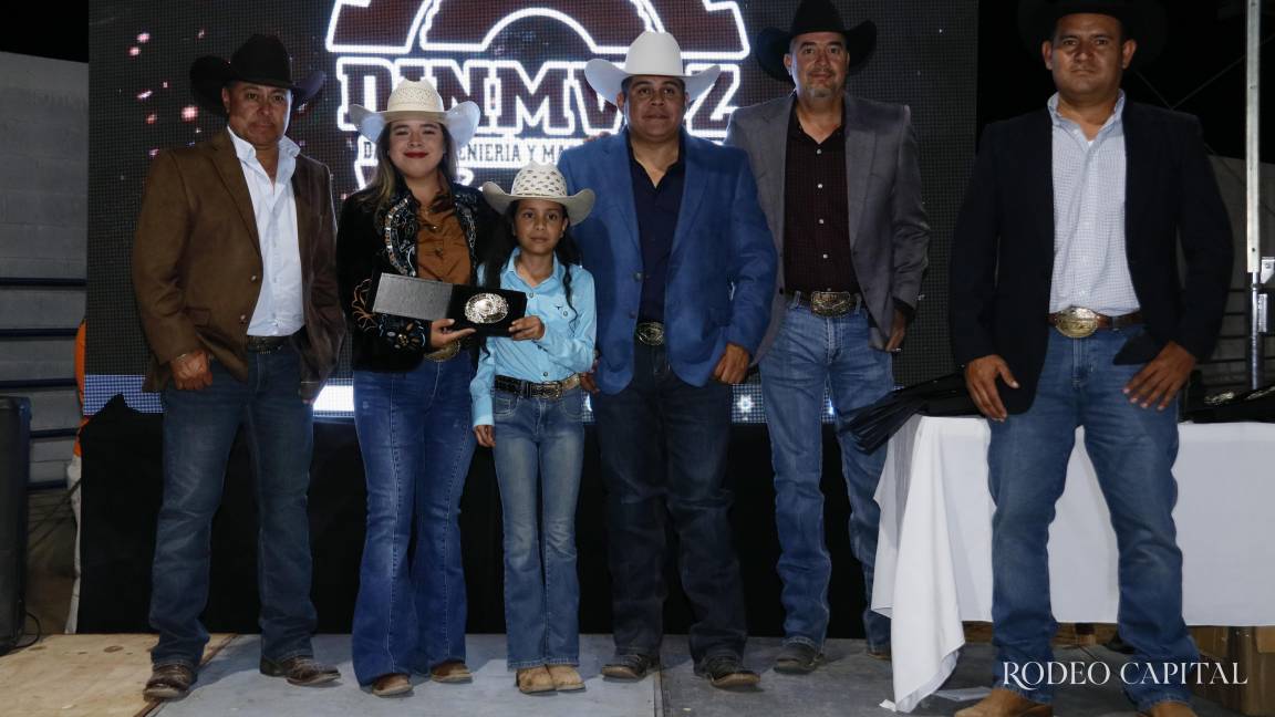 Arrasan Andrea Gloria y Emiliano Nájera en premios regionales de rodeo Arrasan Andrea Gloria y Emiliano Nájera en premios regionales de rodeo