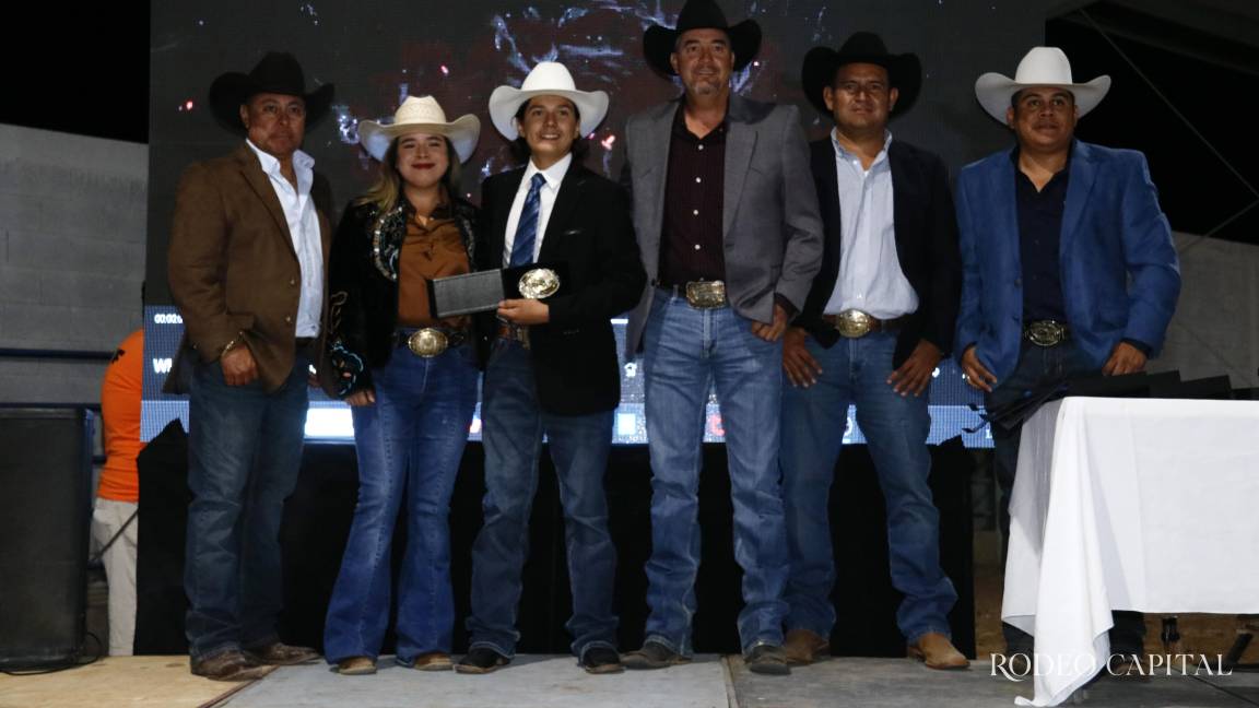 Arrasan Andrea Gloria y Emiliano Nájera en premios regionales de rodeo Arrasan Andrea Gloria y Emiliano Nájera en premios regionales de rodeo