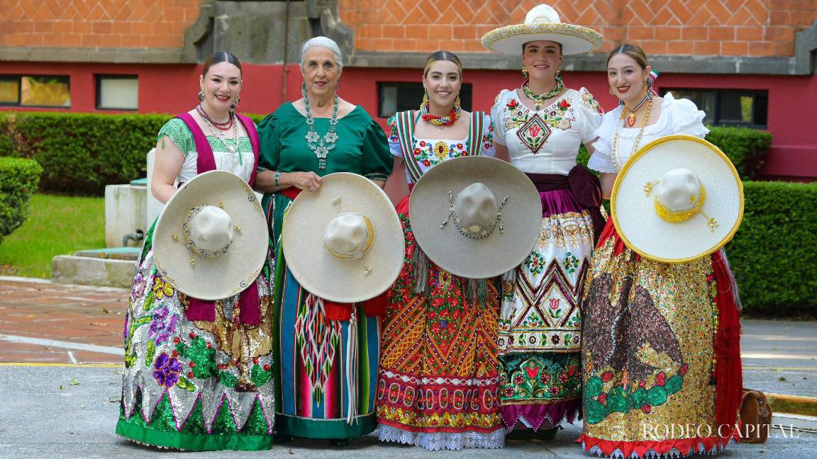 Lucen en Tlaxcala pasión por atuendos de la mujer charra Lucen en Tlaxcala pasión por atuendos de la mujer charra
