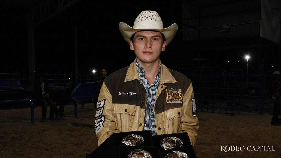 Arrasan Andrea Gloria y Emiliano Nájera en premios regionales de rodeo Arrasan Andrea Gloria y Emiliano Nájera en premios regionales de rodeo