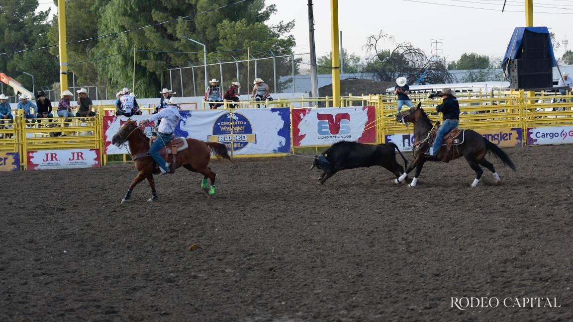 Viven la emoción del Circuito Wrangler en la 8 Segundos Viven la emoción del Circuito Wrangler en la 8 Segundos