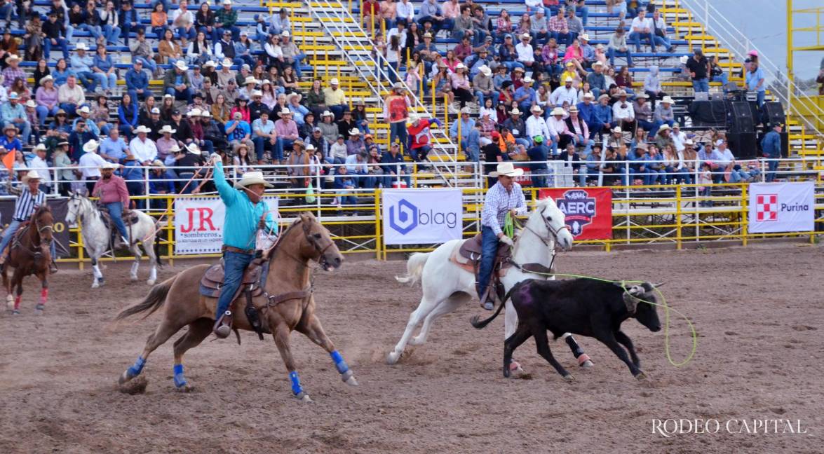 Durante el lazo por parejas, los ánimos subieron hasta las nubes. $!Durante el lazo por parejas, los ánimos subieron hasta las nubes.