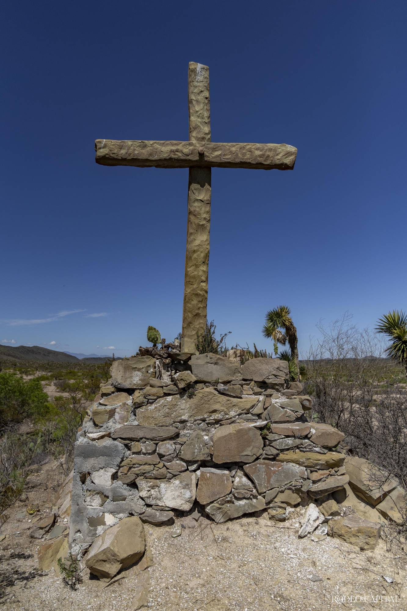 La cruz de piedra en el lugar tiene la inscripción del año 1900. $!La cruz de piedra en el lugar tiene la inscripción del año 1900.
