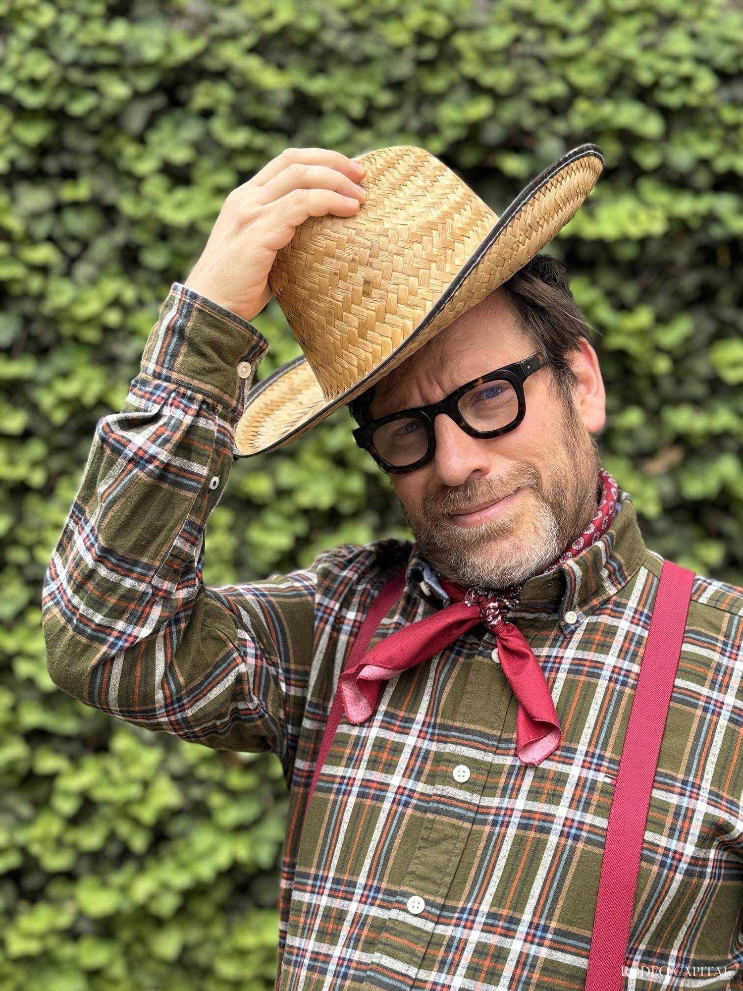 El libro de Rodrigo Morlesin ofrece un formato cinematográfico similar al western. $!El libro de Rodrigo Morlesin ofrece un formato cinematográfico similar al western.