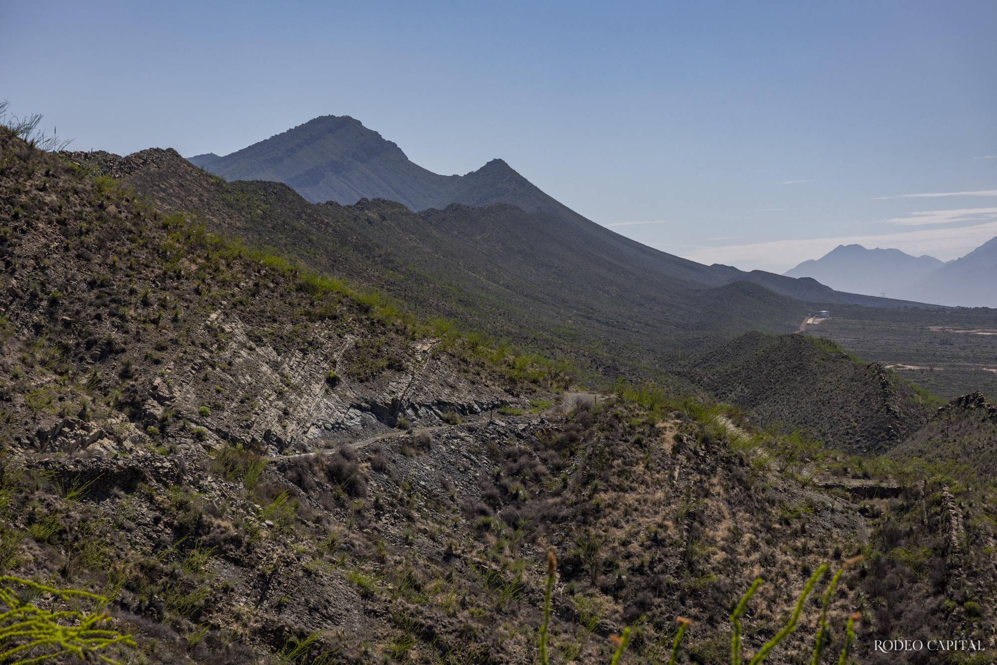 En medio del semidesierto coahuilense, a 35 kilómetros de Saltillo, desde la capital al rancho se accede subiendo la sierra del Asta. $!En medio del semidesierto coahuilense, a 35 kilómetros de Saltillo, desde la capital al rancho se accede subiendo la sierra del Asta.
