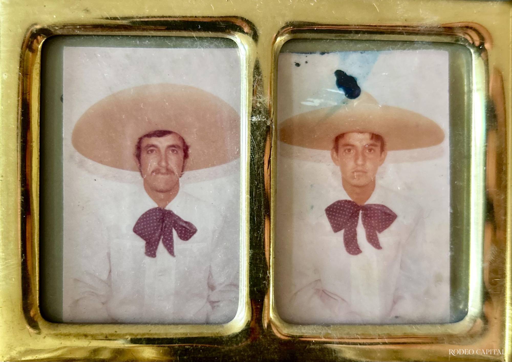 A la izquierda, Fernando Galindo, el primer ídolo. A la derecha, Paco, en sus años mozos. Estas fotos no se tomaron por estética: se tomaron para dejar constancia. Para que el polvo también tenga rostro. $!A la izquierda, Fernando Galindo, el primer ídolo. A la derecha, Paco, en sus años mozos. Estas fotos no se tomaron por estética: se tomaron para dejar constancia. Para que el polvo también tenga rostro.