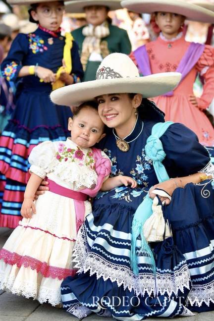 Lucen en Tlaxcala pasión por atuendos de la mujer charra $!Lucen en Tlaxcala pasión por atuendos de la mujer charra