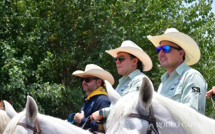 El gobernador destacó el ambiente festivo que se vivió durante la histórica cabalgata. FOTO: LIDIET MEXICANO $!El gobernador destacó el ambiente festivo que se vivió durante la histórica cabalgata. FOTO: LIDIET MEXICANO