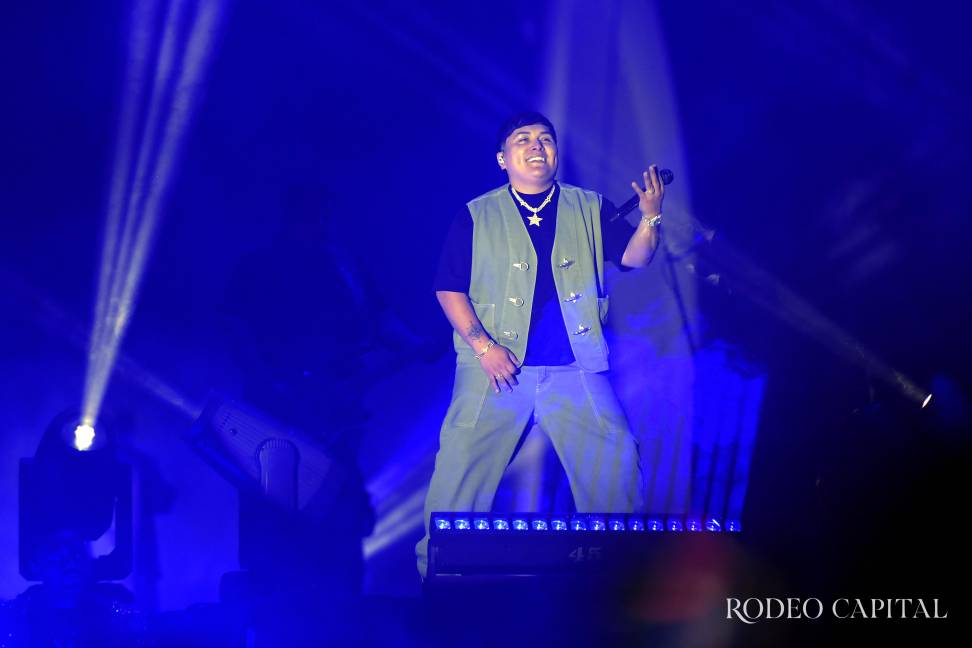El show de luces, fuego y pantallas, enmarcado en un escenario 360, dejó una noche inolvidable en el estadio Francisco I. Madero. FOTO: OMAR SAUCEDO $!El show de luces, fuego y pantallas, enmarcado en un escenario 360, dejó una noche inolvidable en el estadio Francisco I. Madero. FOTO: OMAR SAUCEDO
