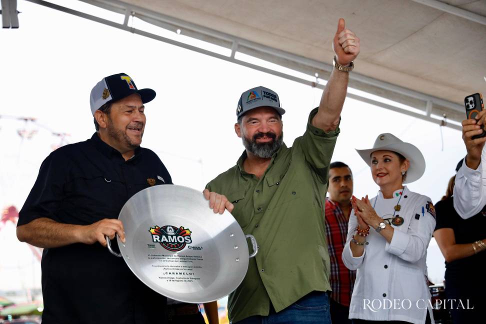 El chef Antonio Garza recibió un reconocimiento especial por su participación en el Lechón Fest 2025. $!El chef Antonio Garza recibió un reconocimiento especial por su participación en el Lechón Fest 2025.