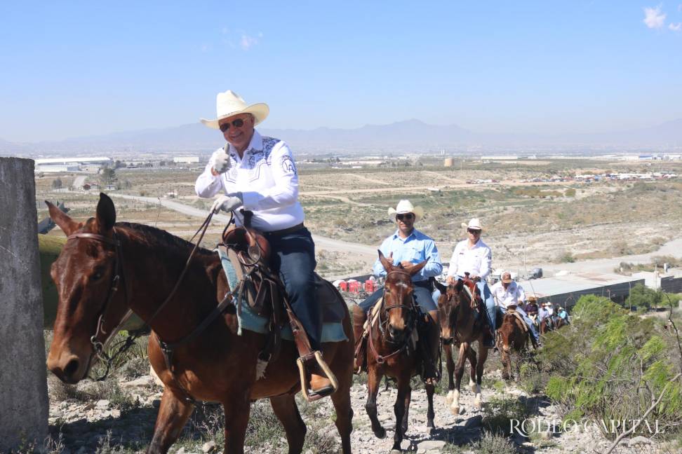 Las mulas demostraron su poder para escabullirse ante los obstáculos de la naturaleza. $!Las mulas demostraron su poder para escabullirse ante los obstáculos de la naturaleza.
