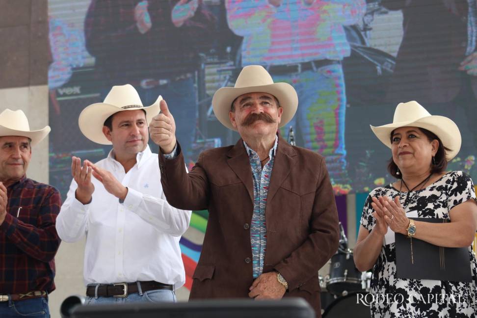 Manolo Jiménez, Javier Díaz, Antonio Aguirre y Bertha Ochoa. $!Manolo Jiménez, Javier Díaz, Antonio Aguirre y Bertha Ochoa.
