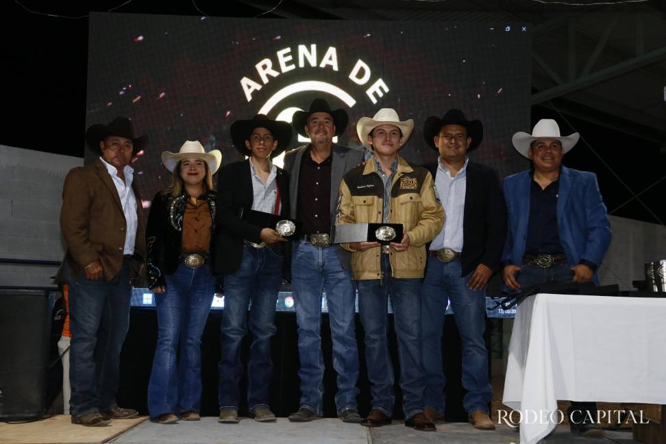 Diego Medrano y Emiliano Nájera campeones en Lazo por Pareja en la categoría Juvenil Menor. $!Diego Medrano y Emiliano Nájera campeones en Lazo por Pareja en la categoría Juvenil Menor.