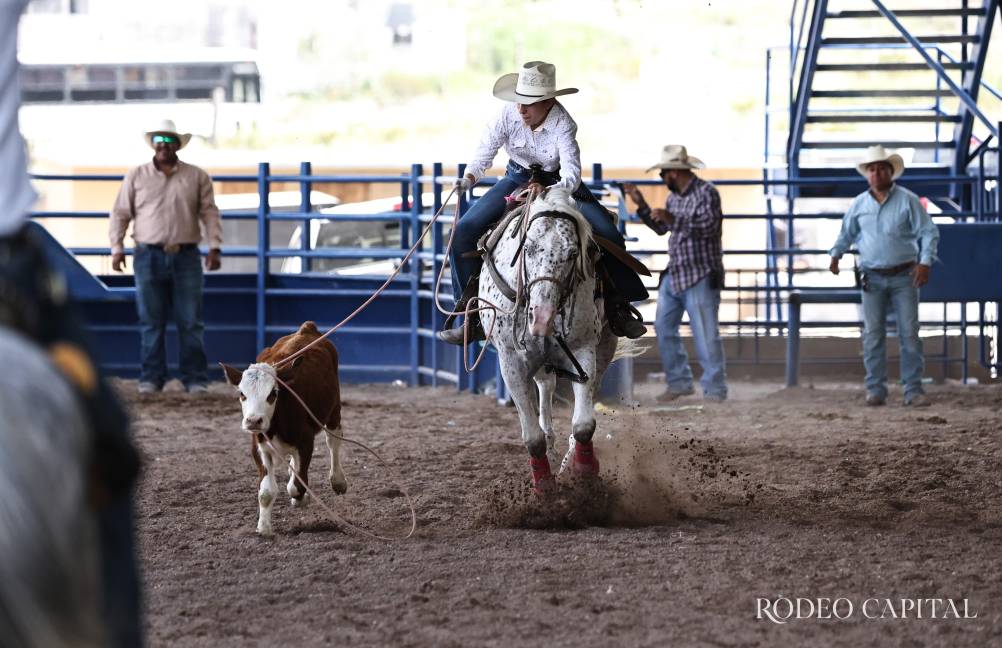 $!Muestran niños y jóvenes su habilidad en el rodeo