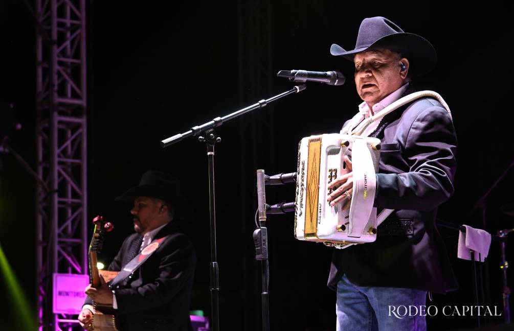 $!El Poder del Norte de Arturo Buenrostro encendió el Teatro del Pueblo.