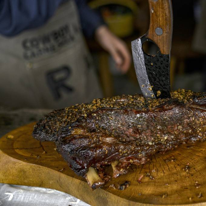 Sal, tiempo y fuego: tres elementos que, bien entendidos, transforman cualquier corte en tradición.