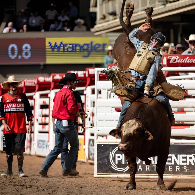 Con apenas 18 años, Noah Lee vive la mejor racha de su carrera y se convirtió en el líder mundial de la PRCA rumbo a Las Vegas.