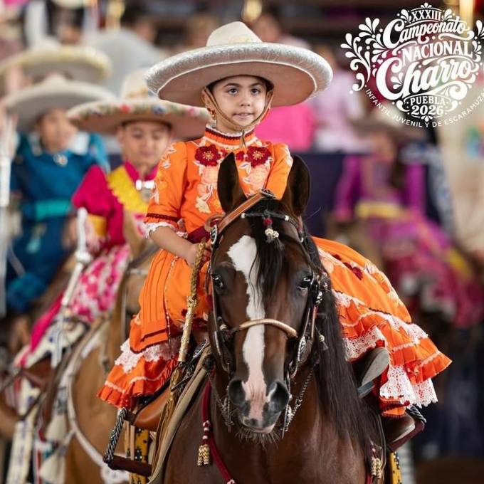 La escaramuza charra requiere de mucha pasión, disciplina y habilidad en el ruedo.