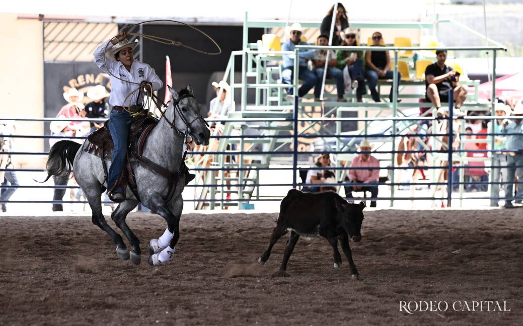 $!Muestran niños y jóvenes su habilidad en el rodeo