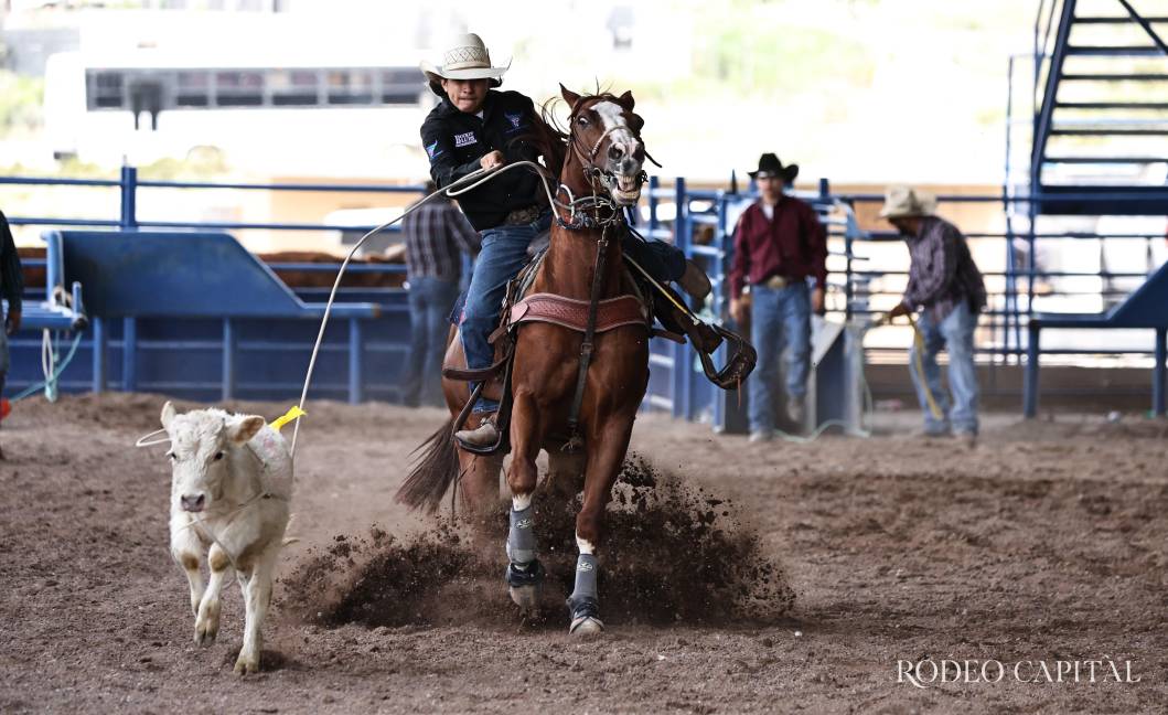 $!Muestran niños y jóvenes su habilidad en el rodeo