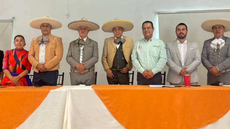 Directivos del Centro de Espectáculos El Regalo presentaron las actividades del XVII Campeonato Nacional de la Manzana que se realizará durante cuatro días en Saltillo.