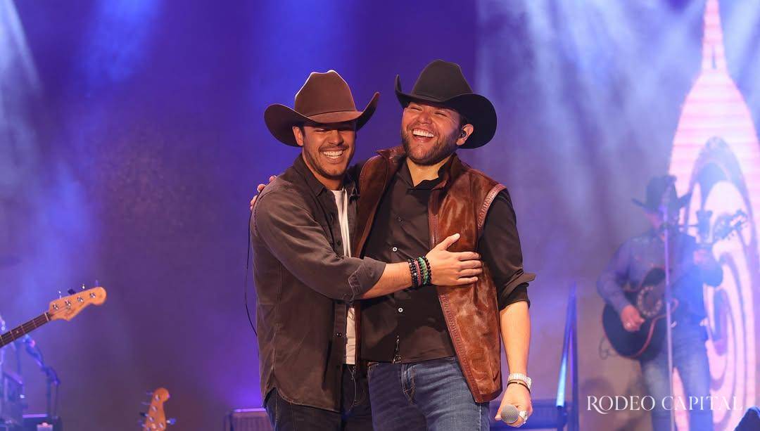 $!Grupo Duelo presentó un dueto sorpresa con Eduardo Capetillo Jr., quien asistió a disfrutar del Rodeo Saltillo.