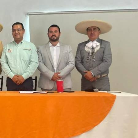 Directivos del Centro de Espectáculos El Regalo presentaron las actividades del XVII Campeonato Nacional de la Manzana que se realizará durante cuatro días en Saltillo.