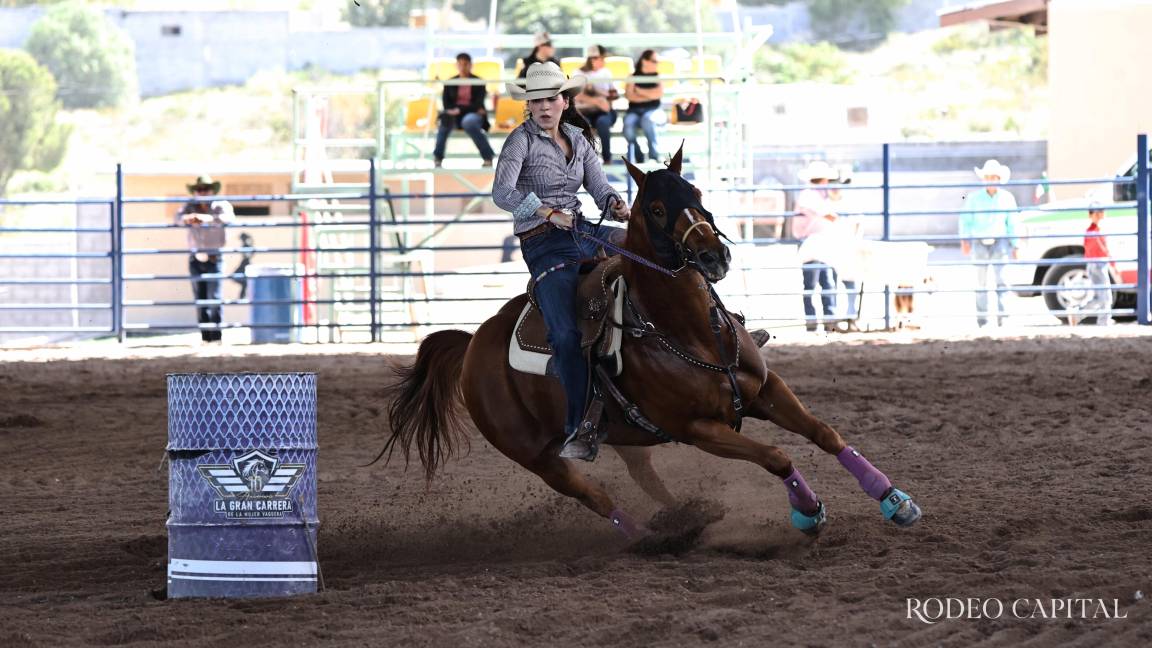 Muestran niños y jóvenes su habilidad en el rodeo