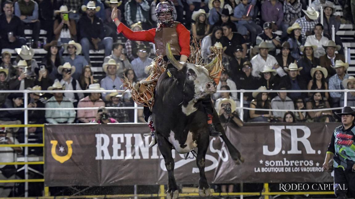 Con fuerza, técnica y valentía: Brillan estrellas en el Rodeo Saltillo