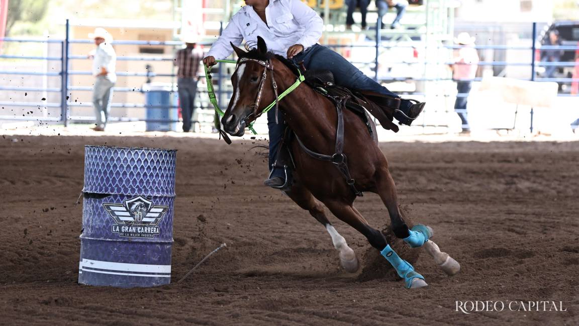 Muestran niños y jóvenes su habilidad en el rodeo