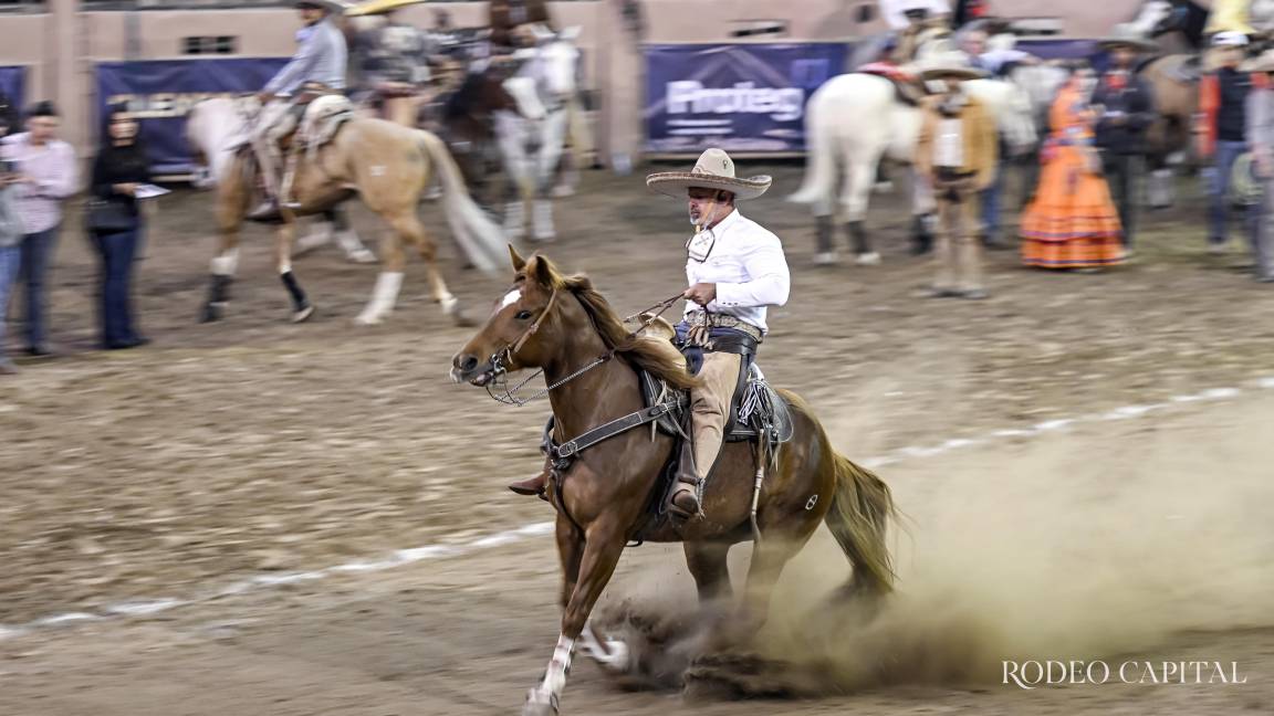 Triunfan Ximena Herrera y Luis González en el Caladero por aniversario de lienzo charro