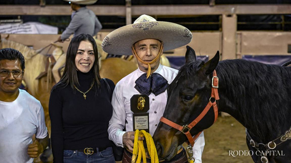 Triunfan Ximena Herrera y Luis González en el Caladero por aniversario de lienzo charro