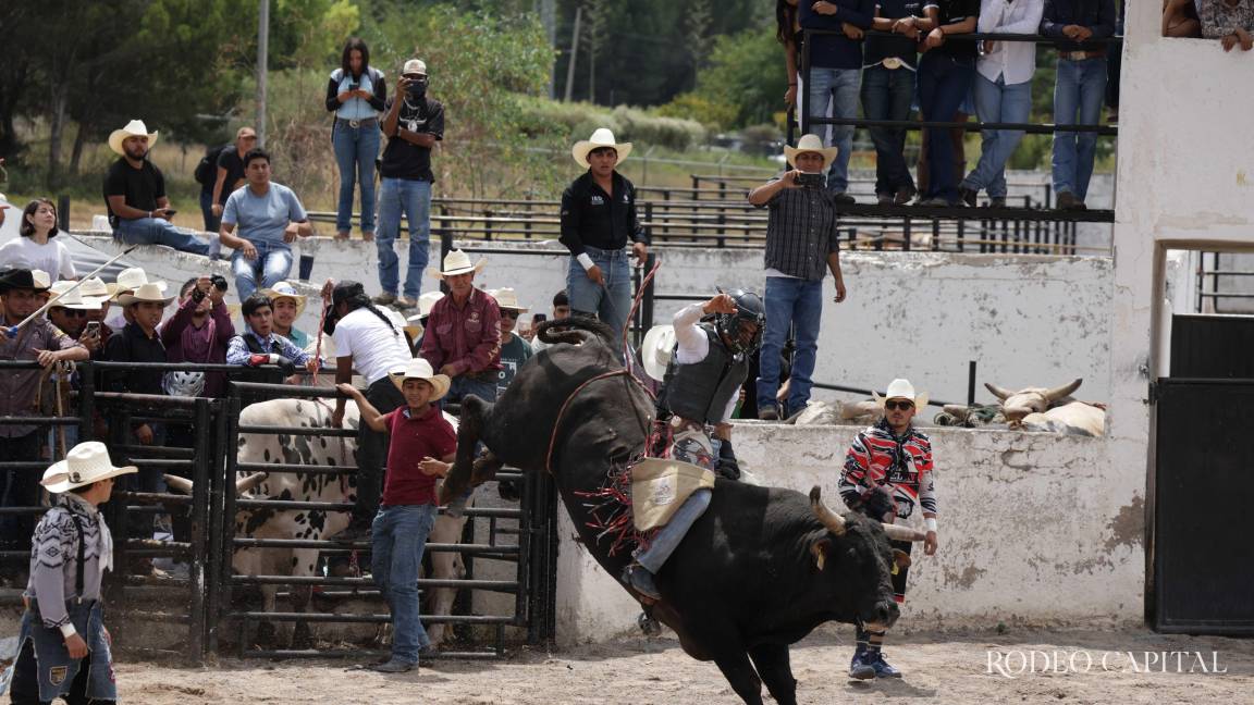 Carlos Cerecero, campeón del rodeo en la Expo UAAAN
