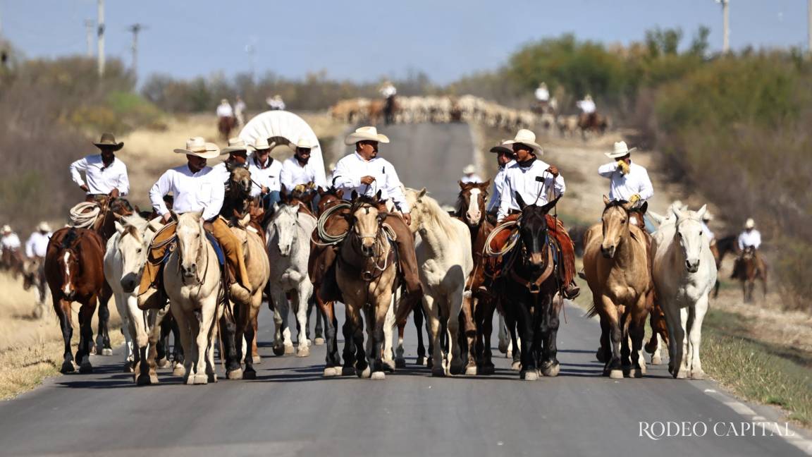 Tradición vaquera toma las calles de Múzquiz: así se vivió la Arreada 2026