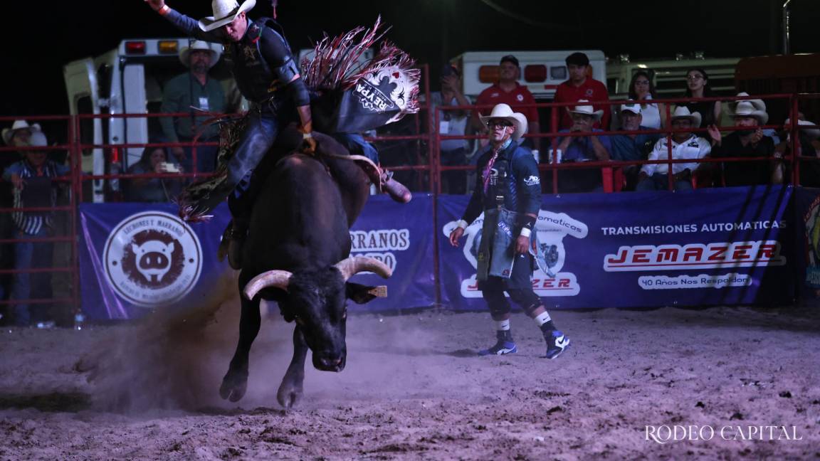 Álvaro Álvarez, el campeón del International Bull Riding Challenge