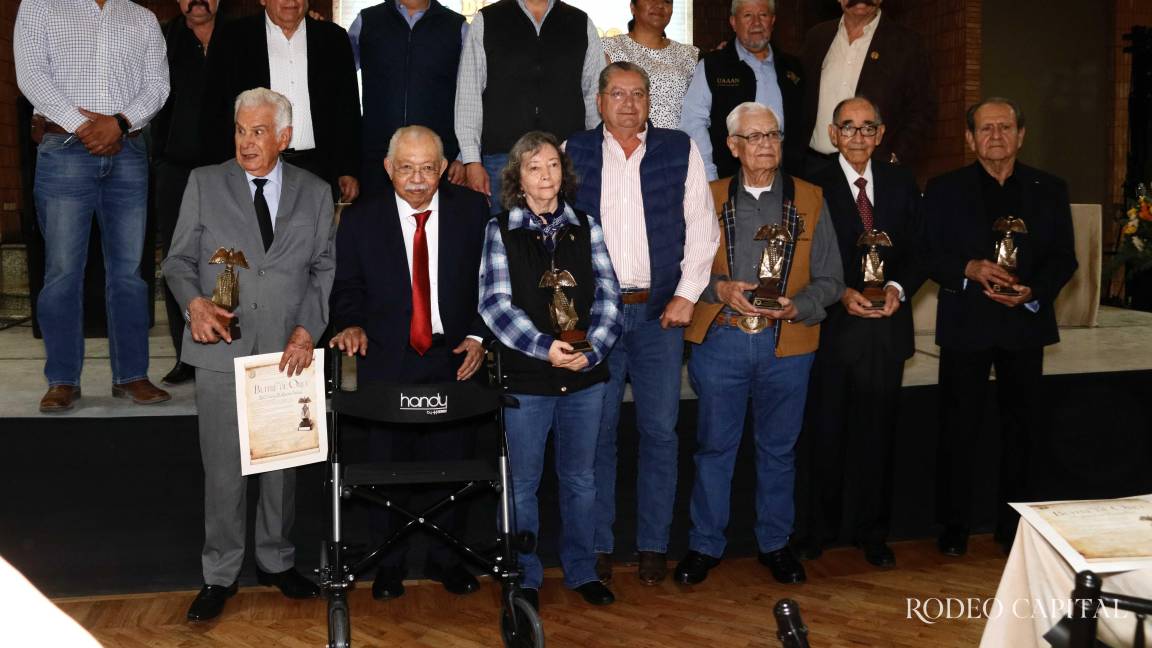 Entrega UAAAN la presea Buitre de Oro para festejar el Día del Agrónomo