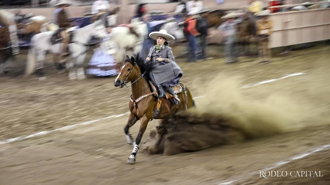 Triunfan Ximena Herrera y Luis González en el Caladero por aniversario de lienzo charro