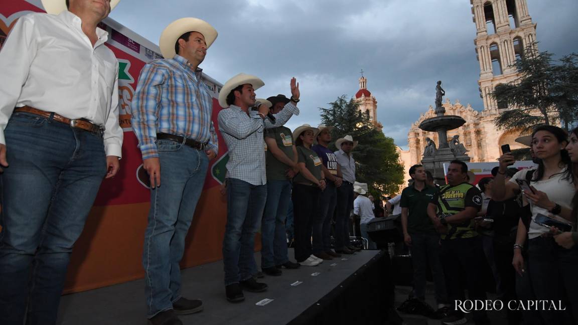 De botas y sombrero, concluyen el mes de la juventud