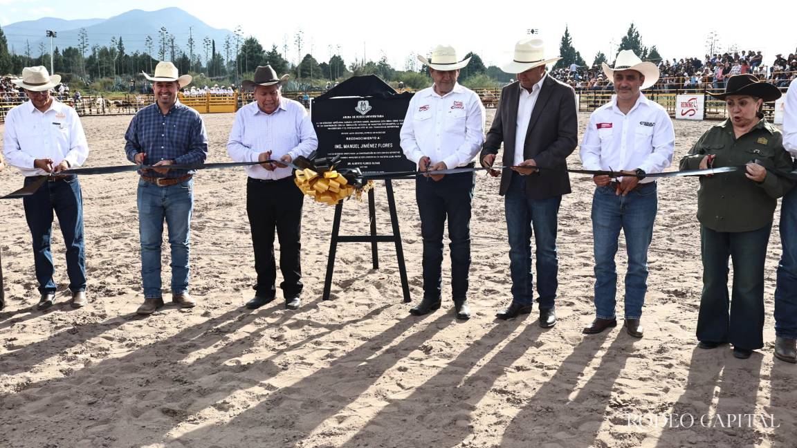Inauguran arena de rodeo en la UAAAN; dos alumnos ganan hebilla para la institución
