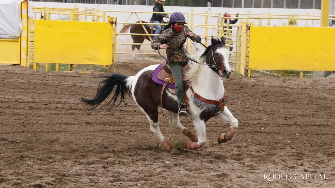 Se preparan jinetes para Campeonato Nacional de Barriles