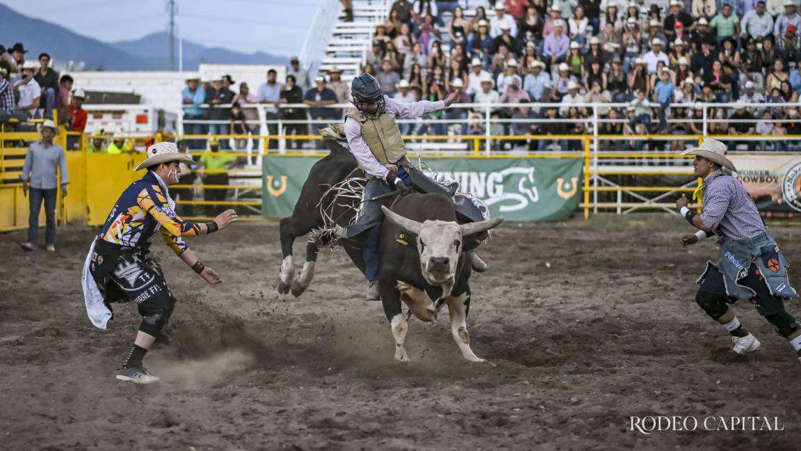 Corona región sureste a sus campeones de rodeo