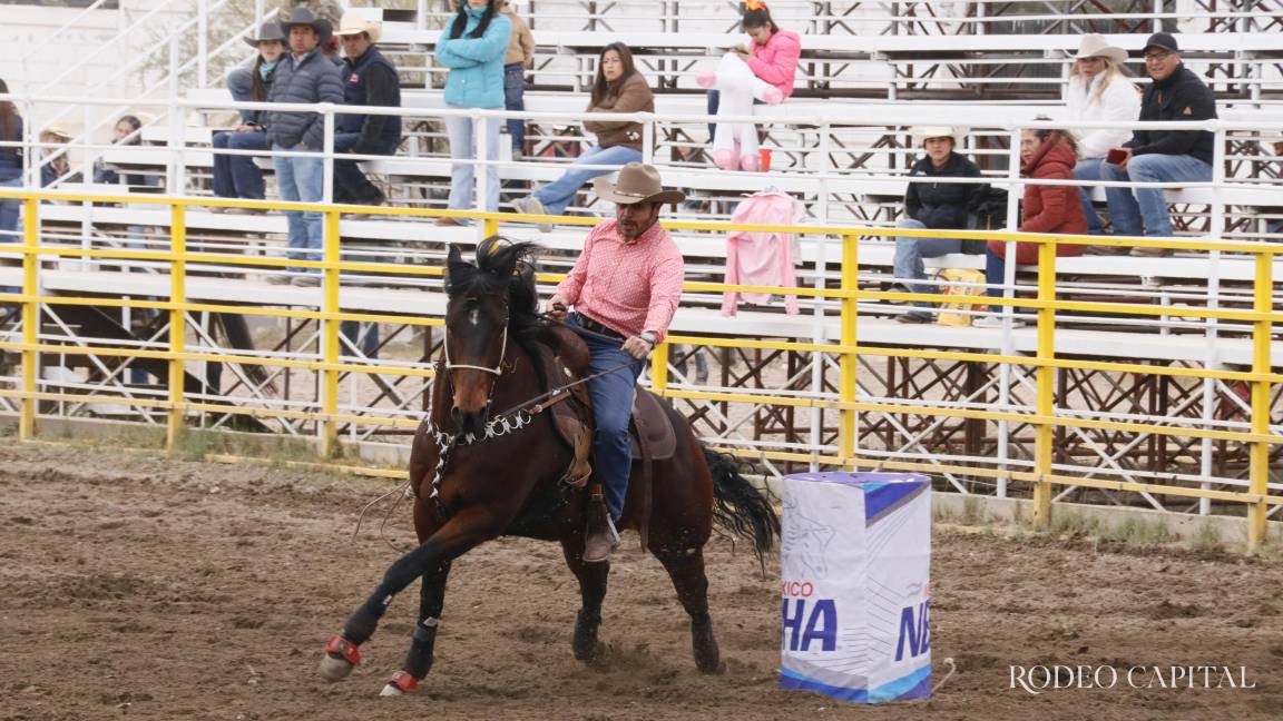 Se preparan jinetes para Campeonato Nacional de Barriles