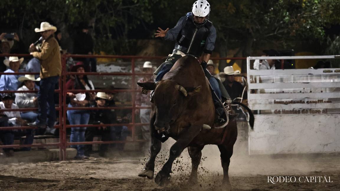 Ángel Puente es campeón del rodeo Pony Express