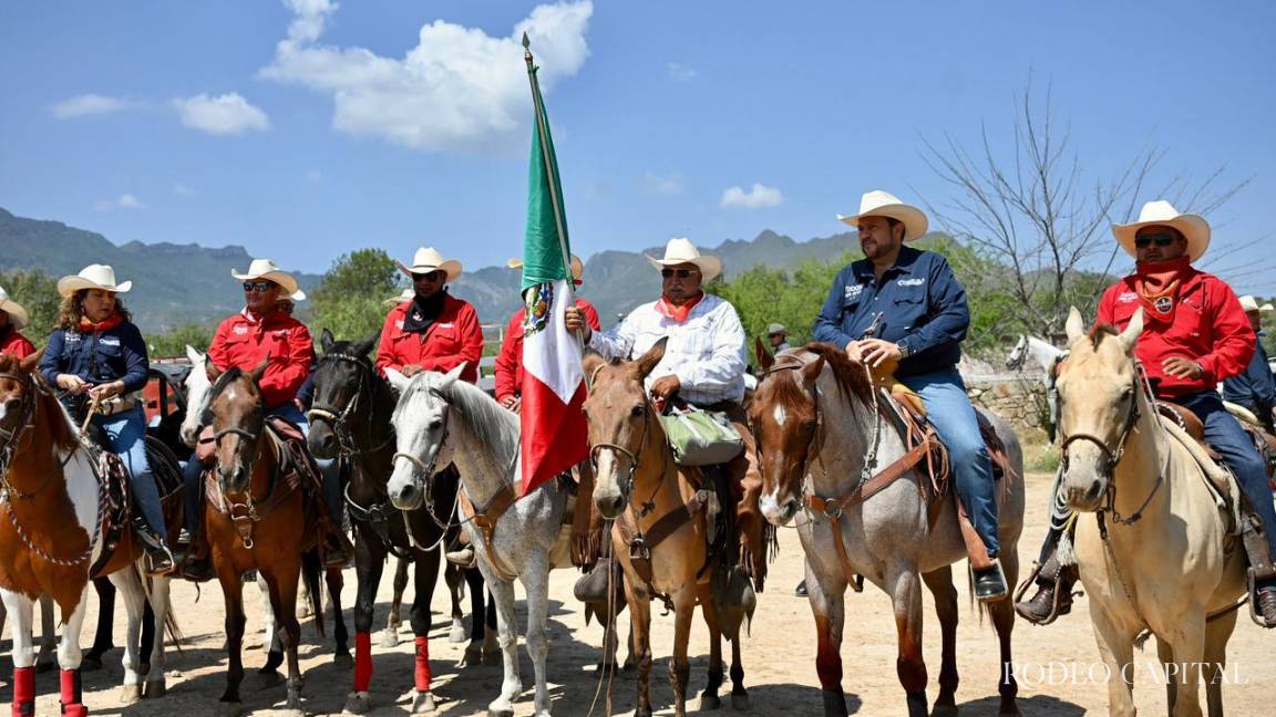 Cabalgan en Ramos Arizpe para celebrar el orgullo norteño
