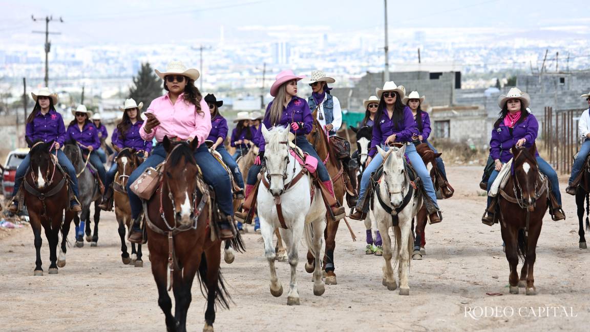 Celebran a caballo el orgullo de ser mujer