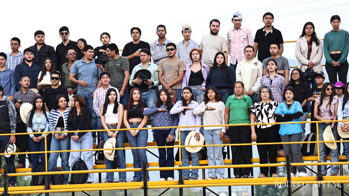 $!Estudiantes y público en general vivieron por primera vez en sus instalaciones una competencia de rodeo.