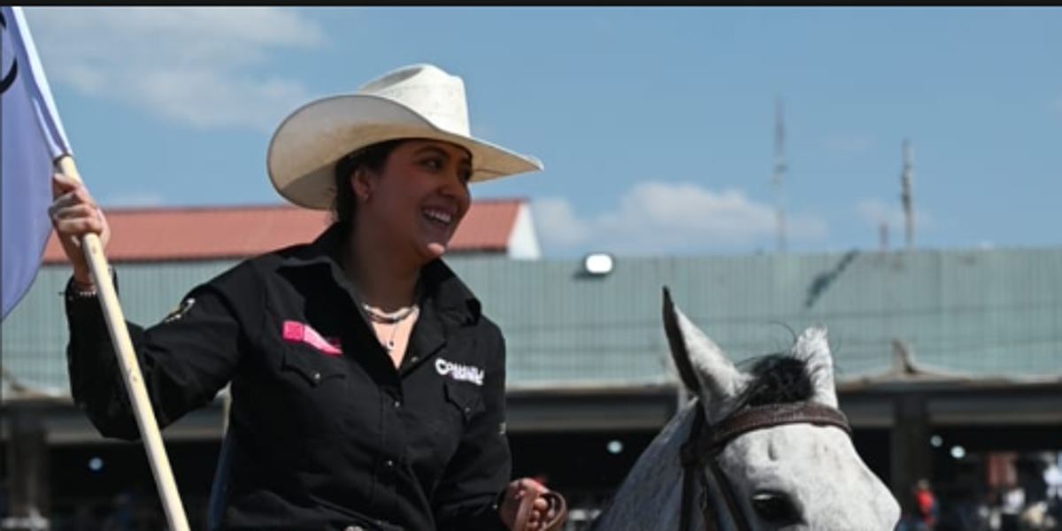 Alejandra Montalvo ganó medalla de oro en Lazo en Falso.